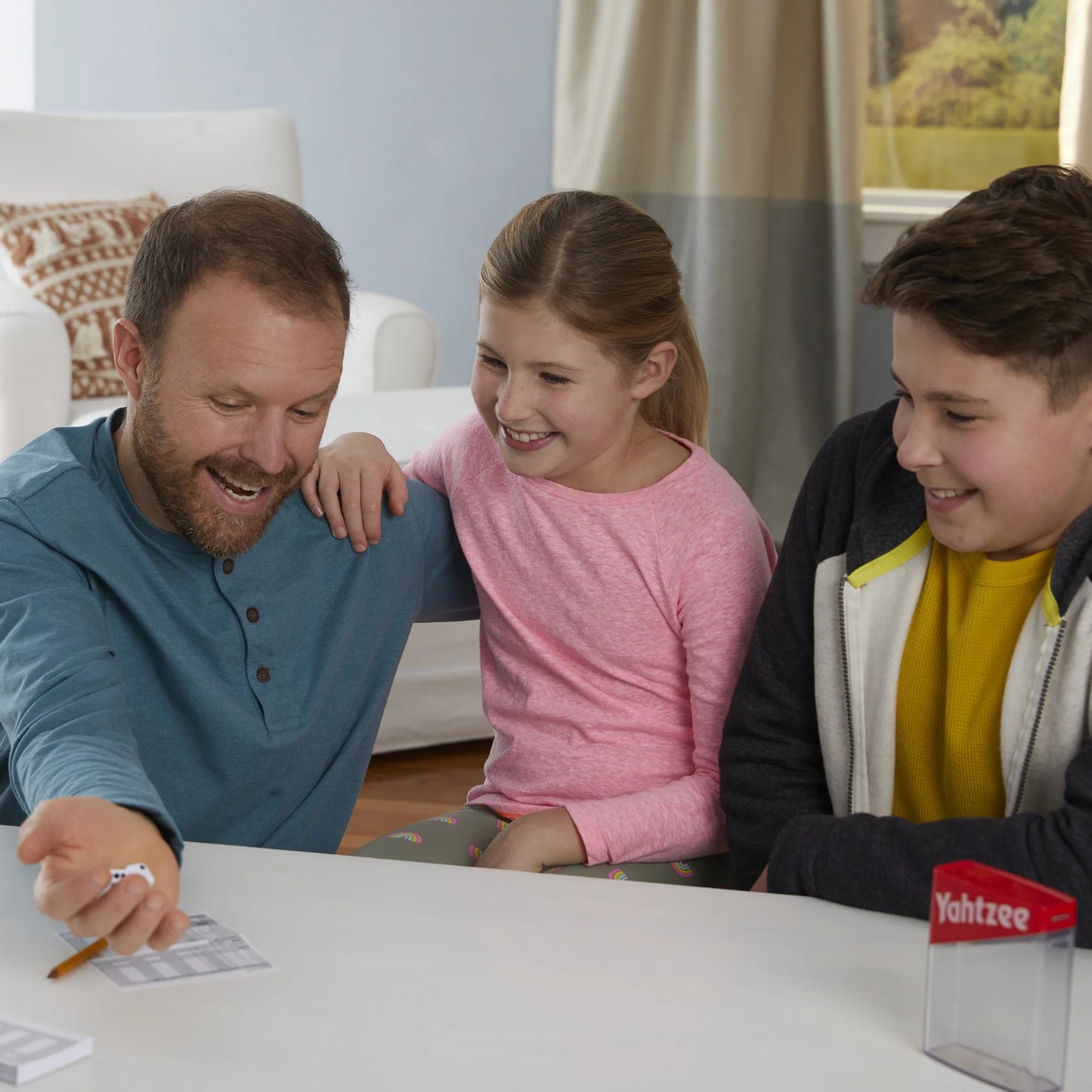 YAHTZEE Classic Kids Board Game, Family Games for 2+ Players, Christmas Gifts for Kids, Ages 8+