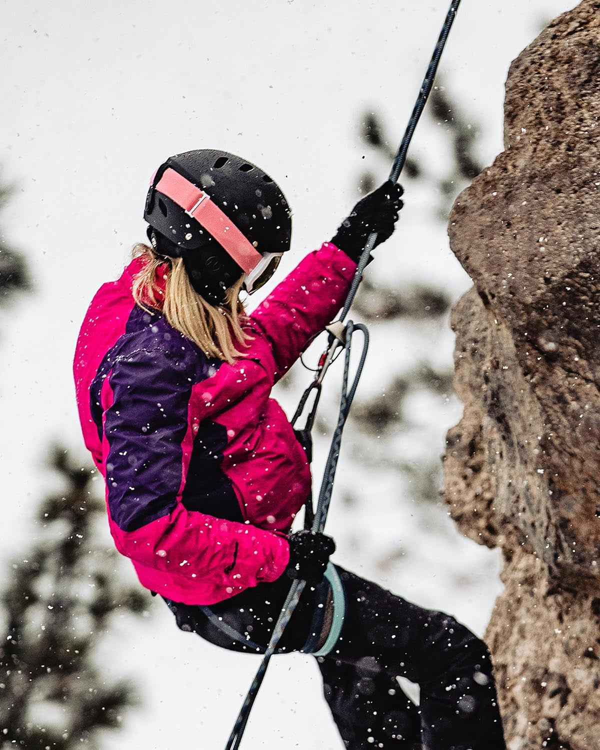 OutdoorMaster Kelvin Ski Helmet - Snowboard Helmet for Men, Women & Youth