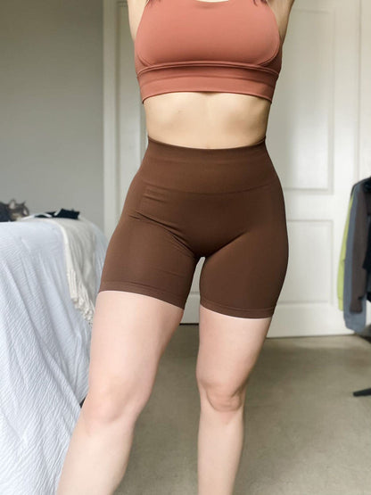 AUROLA Intensify Workout Shorts for Women Seamless Scrunch Short Gym Yoga Running Sport Active Exercise Fitness Shorts(M,Carob Brown)