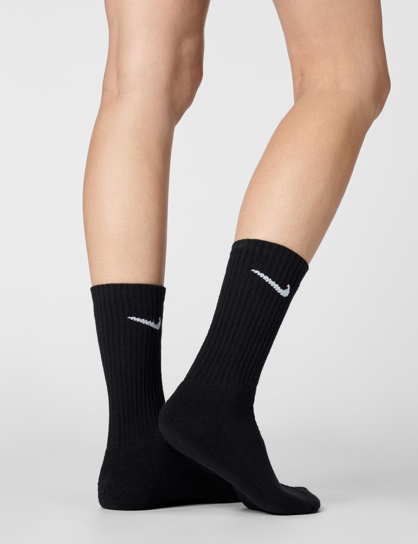 Nike Unisex Everyday Cushioned Training Crew Socks (6 Pairs), Black/White, Medium
