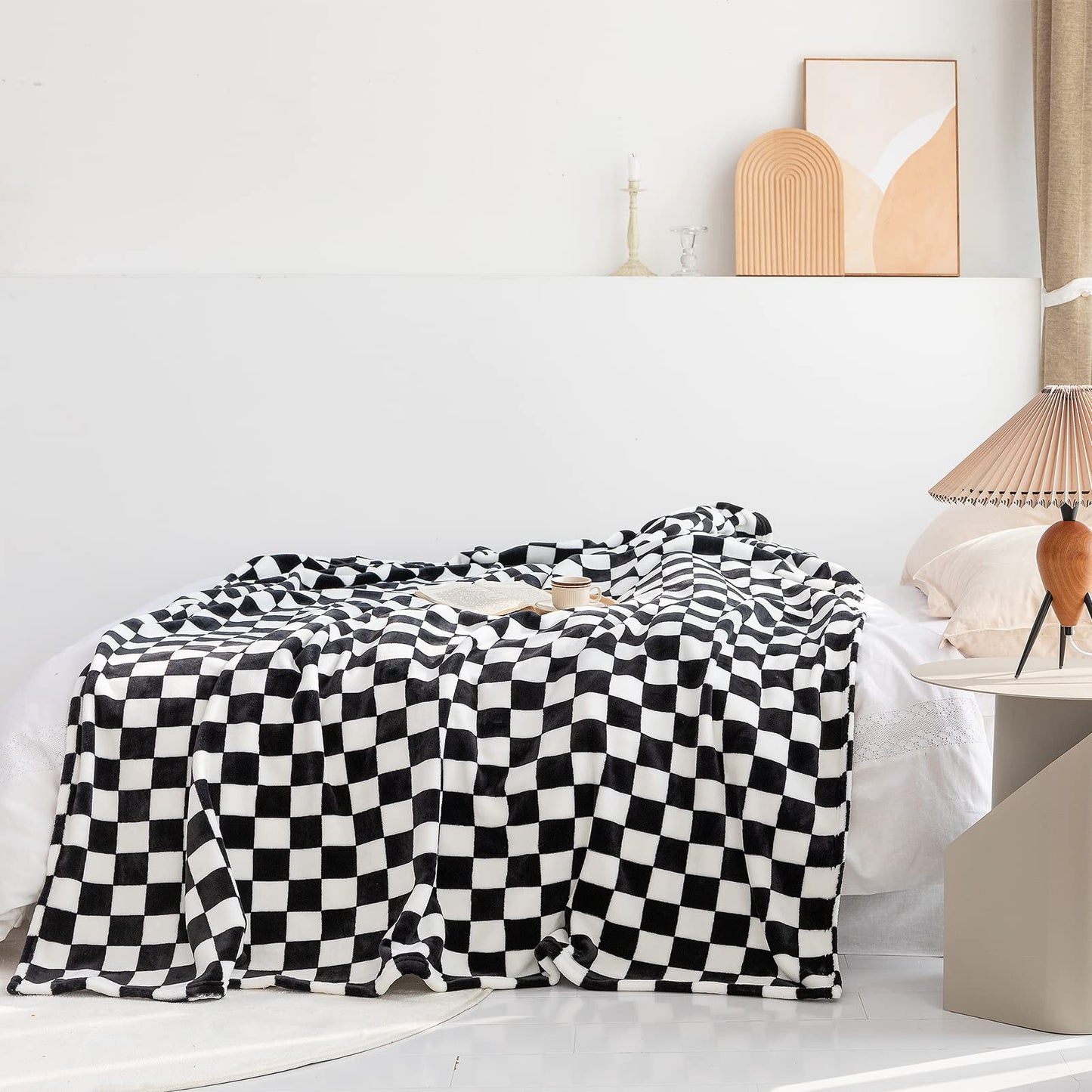 LOMAO Throw Blankets Flannel Blanket with Checkerboard Grid Pattern Soft Throw Blanket for Couch, Bed, Sofa Luxurious Warm and Cozy for All Seasons (Black, 50"x60")