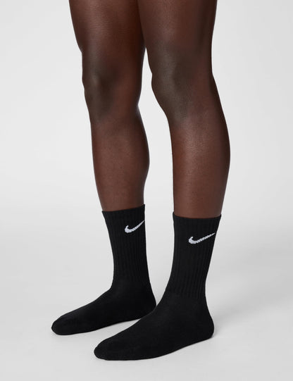 Nike Unisex Everyday Cushioned Training Crew Socks (6 Pairs), Black/White, Medium