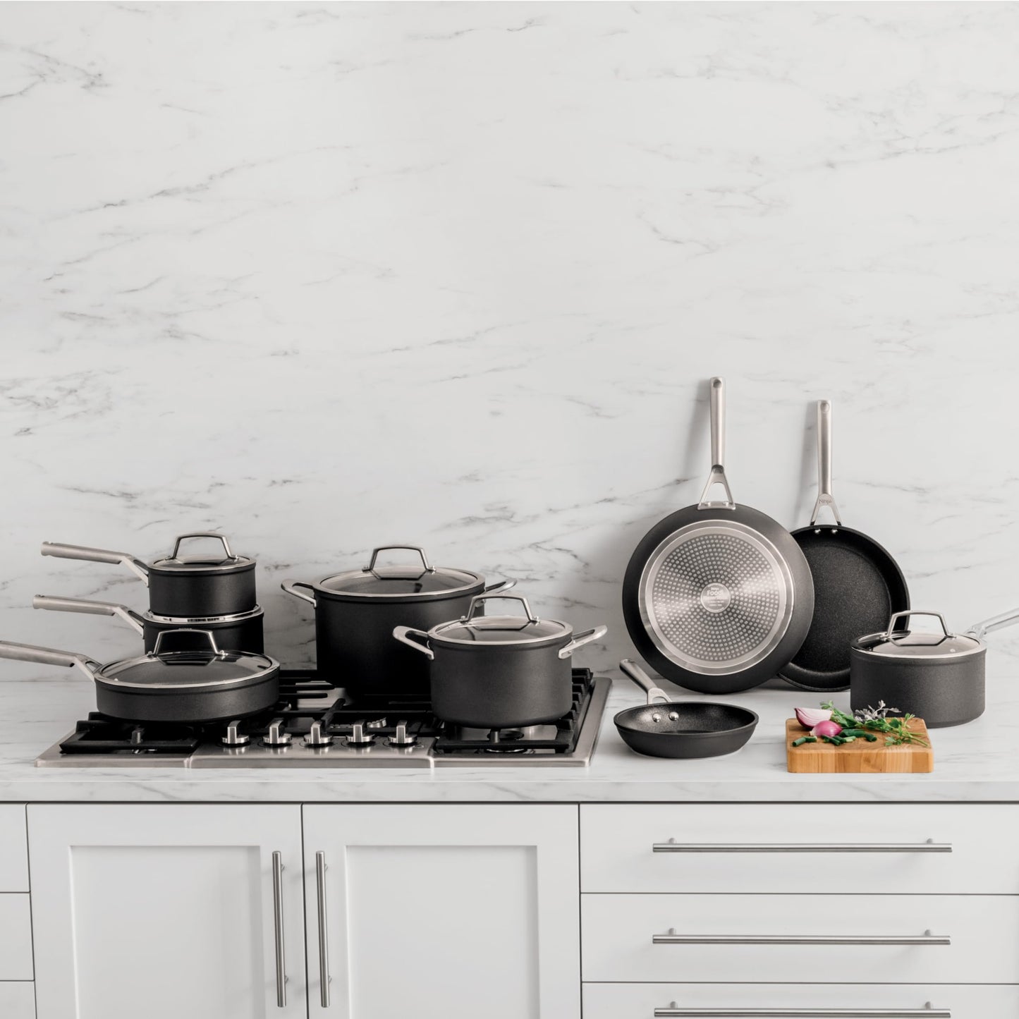 Ninja Cookware, Ninja NeverStick Professional, 16-Piece Pots and Pans Set, Non Stick Frying Pans, Kitchen Essentials, Stock Pot, Sauce Pan, Glass Lids, Saute Pan, All Stovetops, Black, C39900