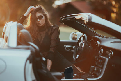 Ginsco Car Trash Can Cup Holder, 2 Pack Mini Trash Can with Lid, Car Accessories for Interior, Leakproof Small Trash Cup for Home with Additional 2 ABS Hooks and 90pcs Trash Bags Black