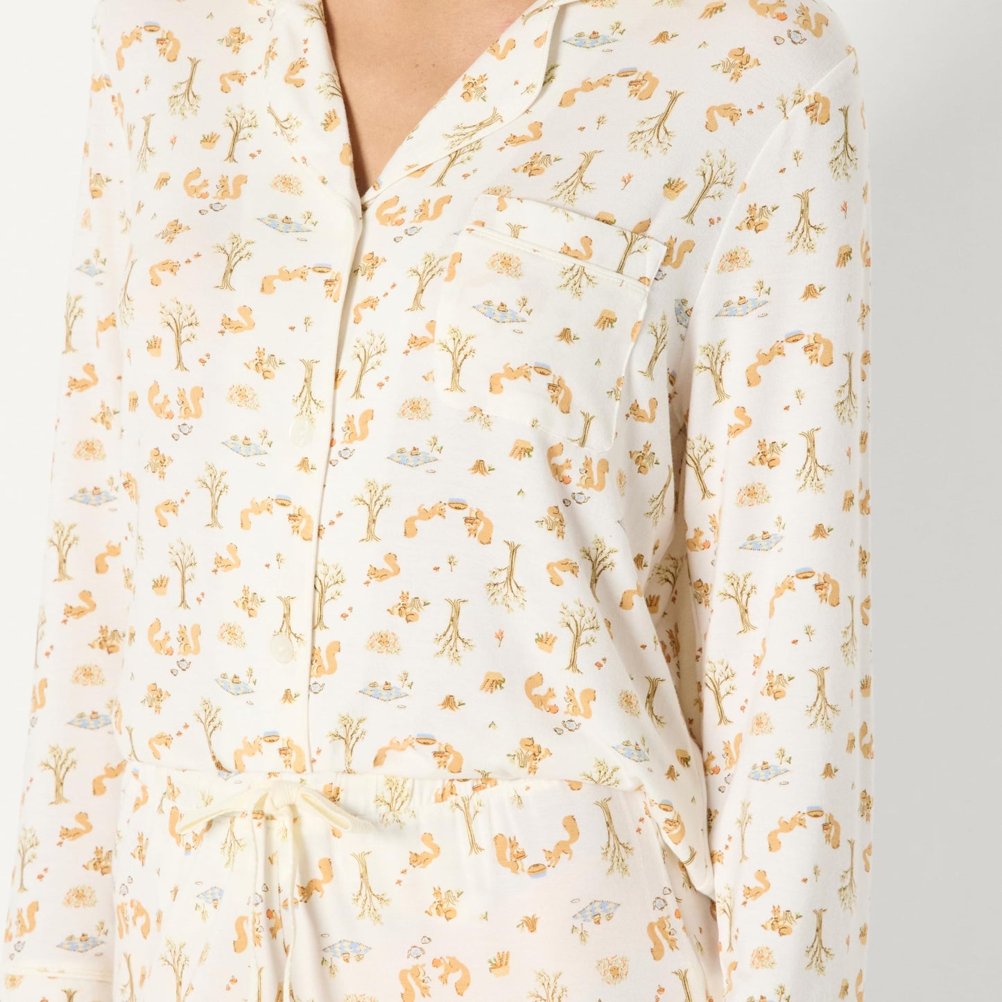 Amazon Essentials x Sofia Grainge Women's Stretch Modal Long-Sleeve and Full-Length Bottom Pajama Set, Ivory Squirrel Picnic, Large