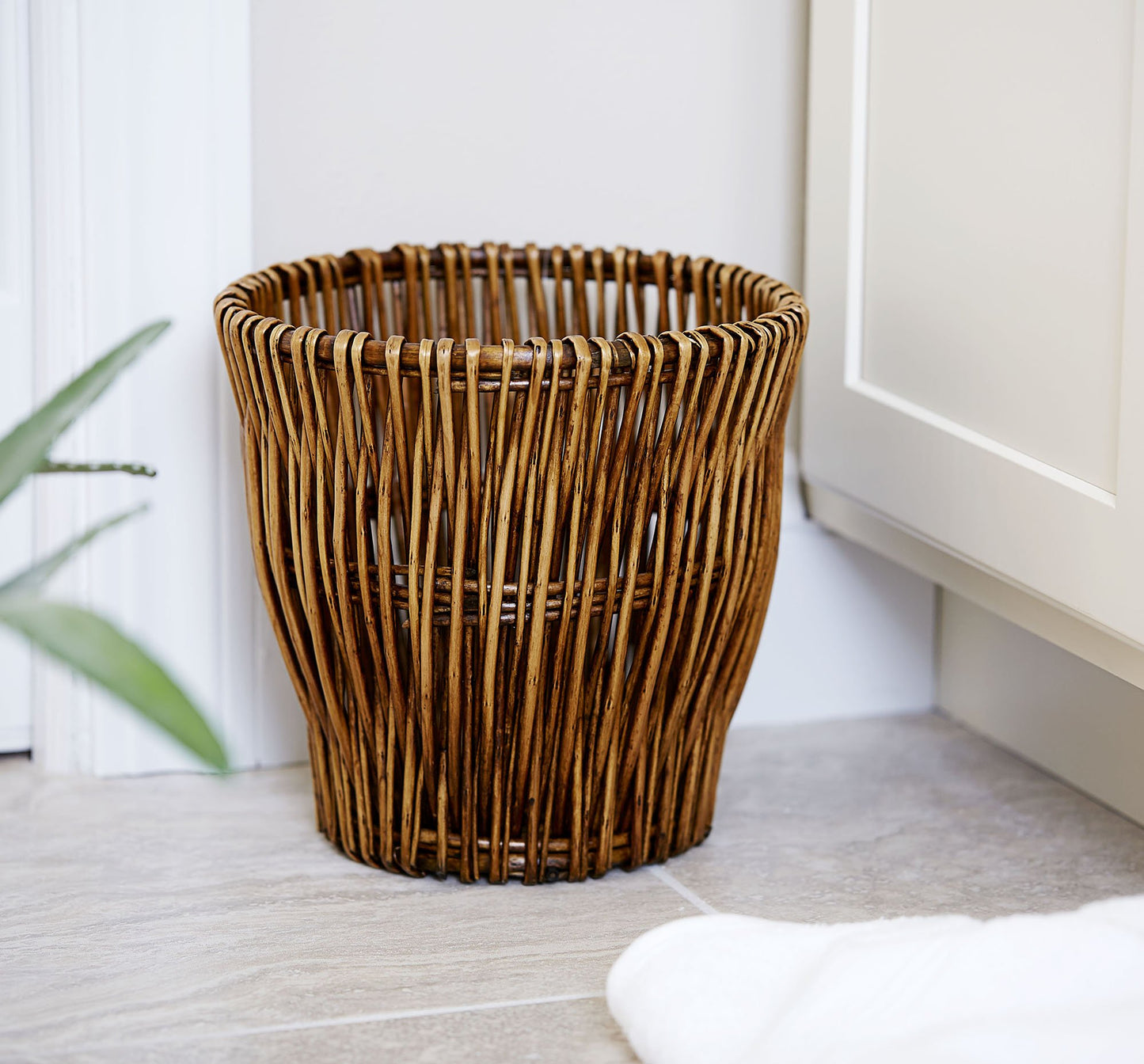 Household Essentials Small Reed Willow Waste Basket, Handwoven Basket with Removable Liner, Attractive Alternative to Plastic or Metal Cans, Brown