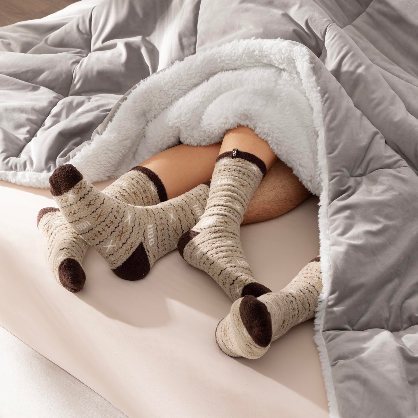 UGG Blissful Queen Comforter Set with 2 Pillow Shams, Reversible Quilted Bed Comforter, Ultra Warm Winter Bed Set, Down Alternative Bedding, Full/Queen Size, Seal Grey