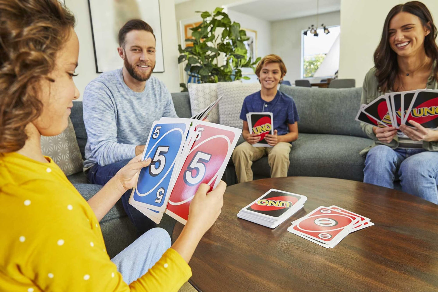 Mattel Games Giant UNO Card Game for Kid, Adult & Families, Color Blind Accessible & Customizable Large Deck