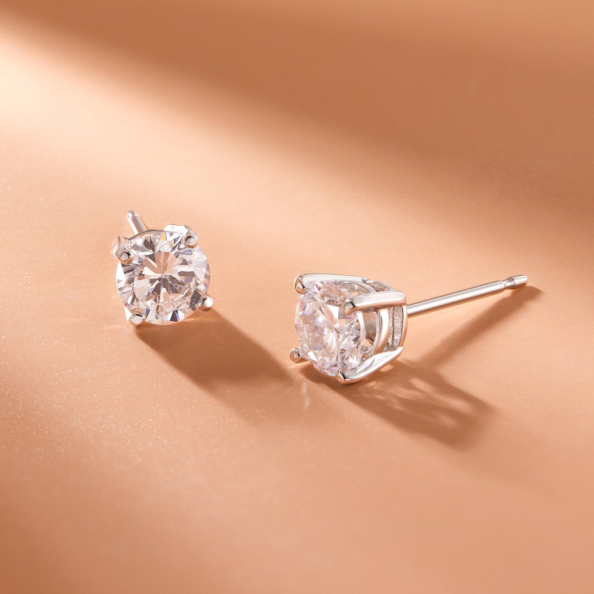 Amazon Essentials Platinum Plated Sterling Silver Round Cut Cubic Zirconia Stud Earrings (6.5mm)