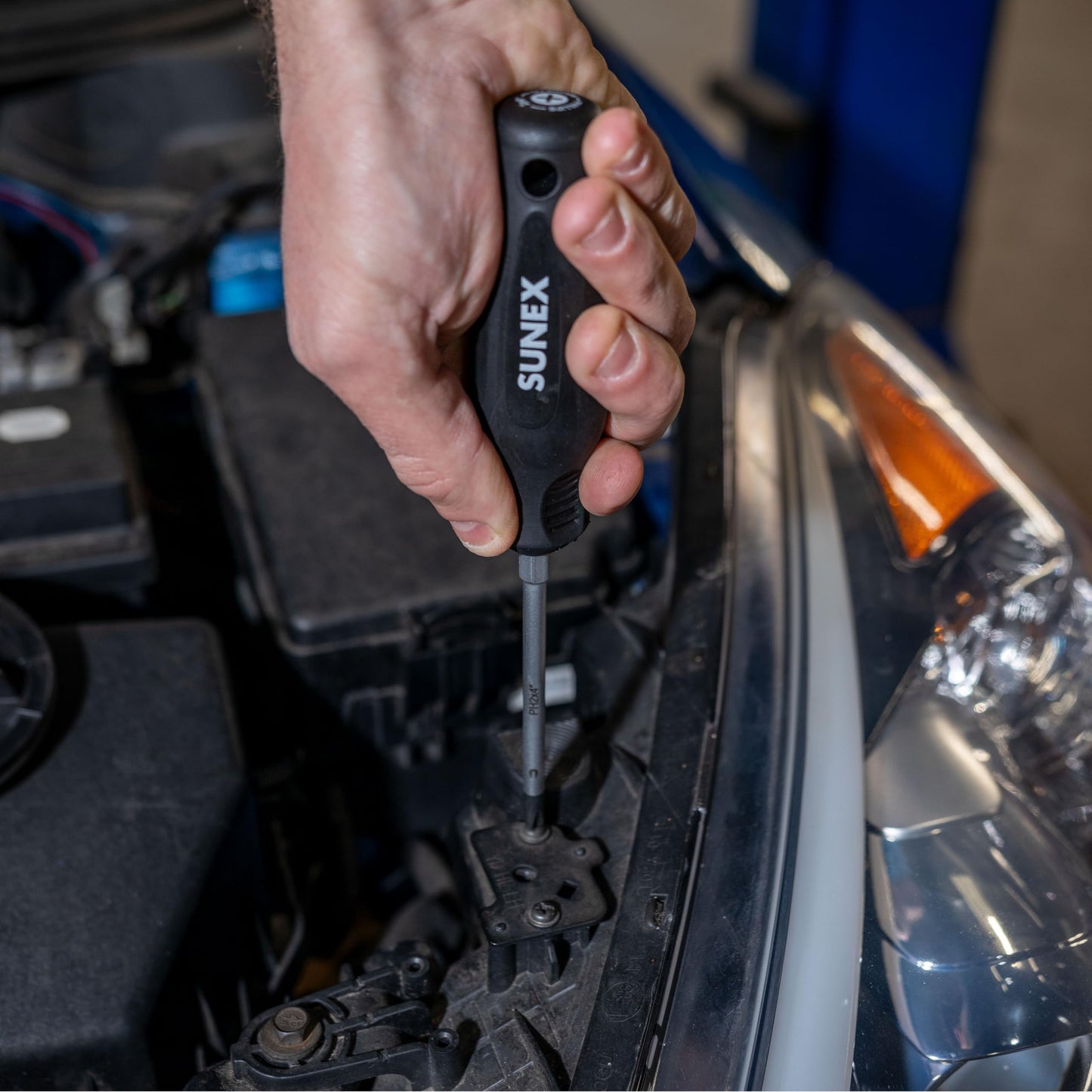 SUNEX TOOLS SXCSDS12 Phillips® & Slotted Magnetic Screwdriver Set