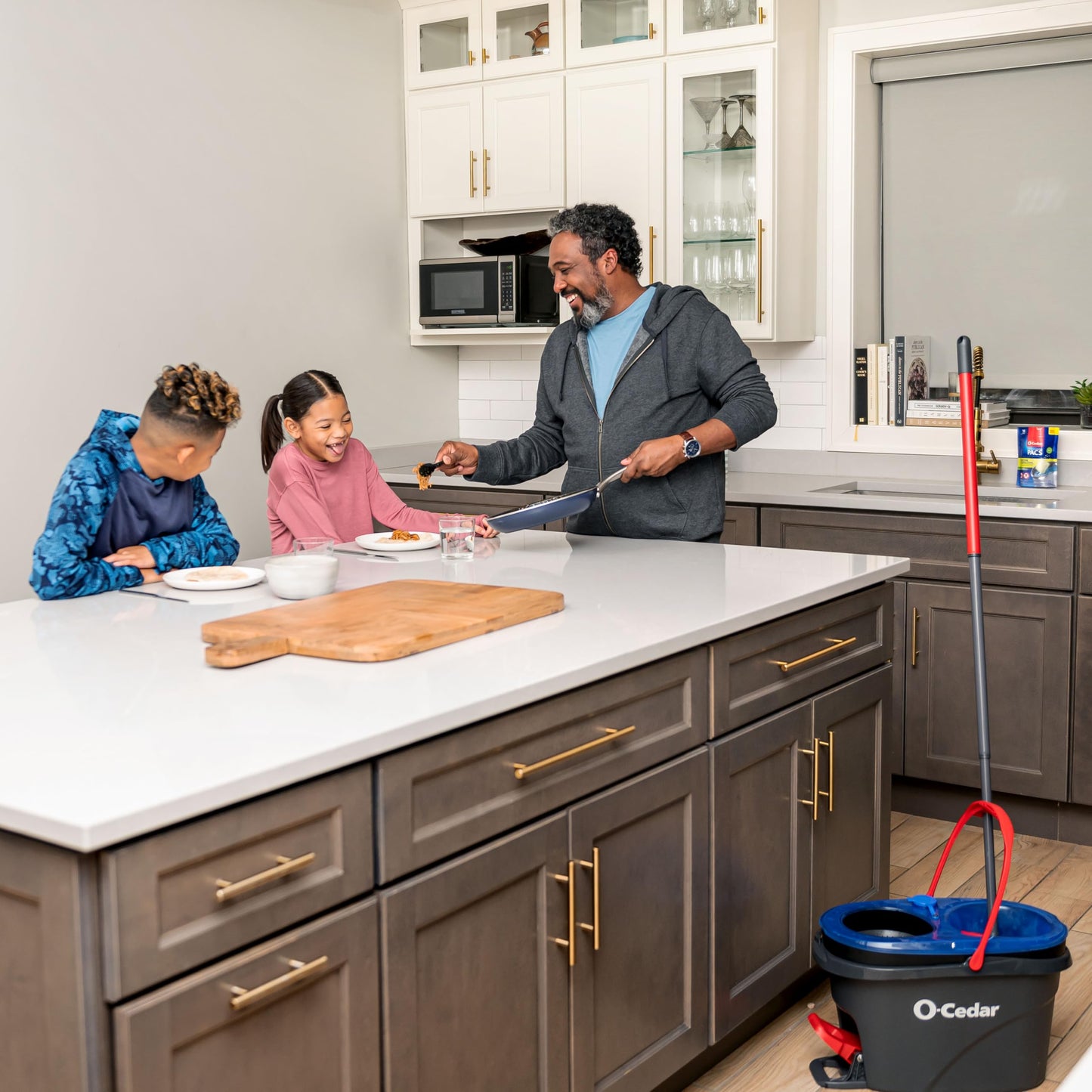 O-Cedar RinseClean Spin Mop & Bucket System | Clean with Water | Removes 99% of Bacteria Plastic