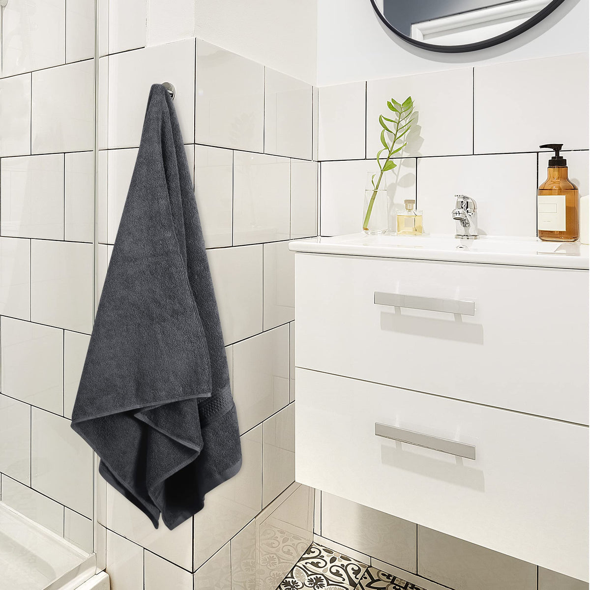 Utopia Towels 4 Pack Premium Bath Towels Set, 27 by 54 Inches, 100% Ring Spun Cotton 600GSM, Lightweight and Highly Absorbent Quick Drying Towels, Perfect for Daily Use, Grey