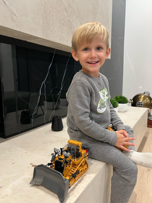Metal RC Bulldozer Toy for Kids | 9-Channel Remote Control Track-Type Tractor with Lights & Sounds, Realistic Construction Vehicle Toy for Boys Ages 3-12, Rechargeable Gift for Birthday Christmas 2025