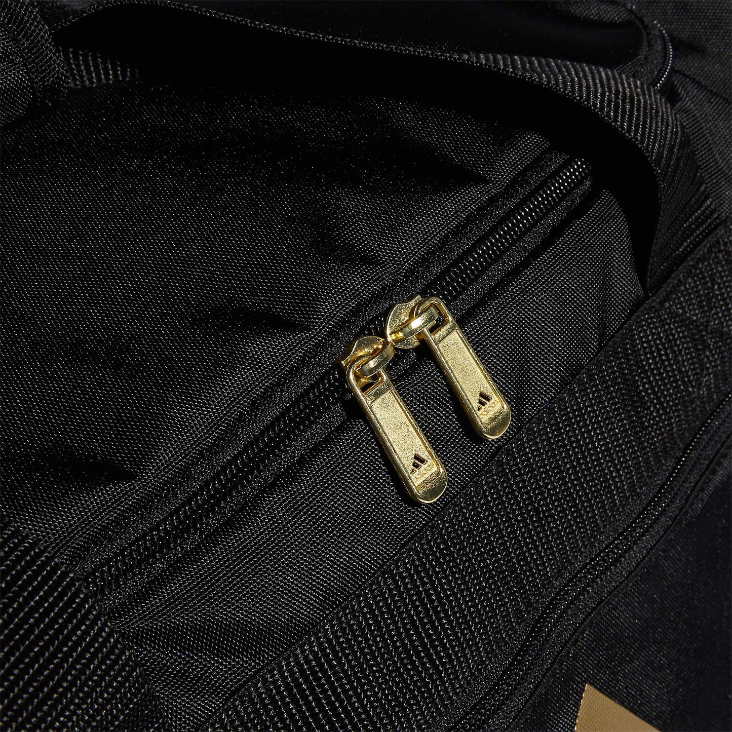 adidas Unisex Defender 4.0 Gym Duffel Bag for Men and Women