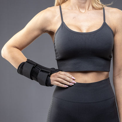 Carpal Tunnel Wrist Brace Night Support and Metal Splint Stabilizer [Single] - Helps Relieve Tendinitis Arthritis Carpal Tunnel Syndrome Pain - Reduces Recovery Time for Men Women - Right (S/M)