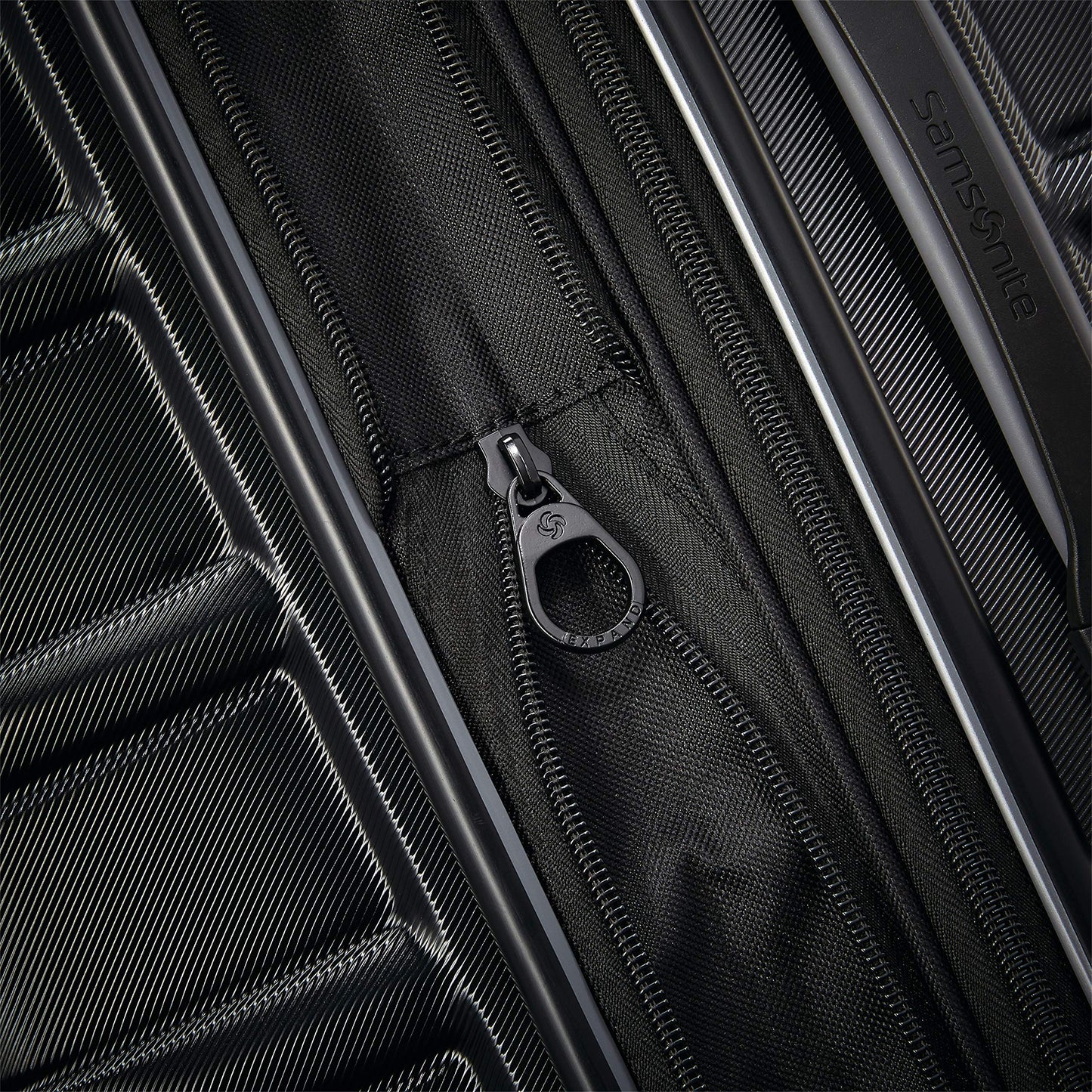 Samsonite Omni 2-2 Piece 19/28 Hardside Luggage with 360° Spinner Wheels - Scratch Resistant Hardshell - TSA, Airline-Approved - Expandable Polycarbonate Lightweight - Midnight Black