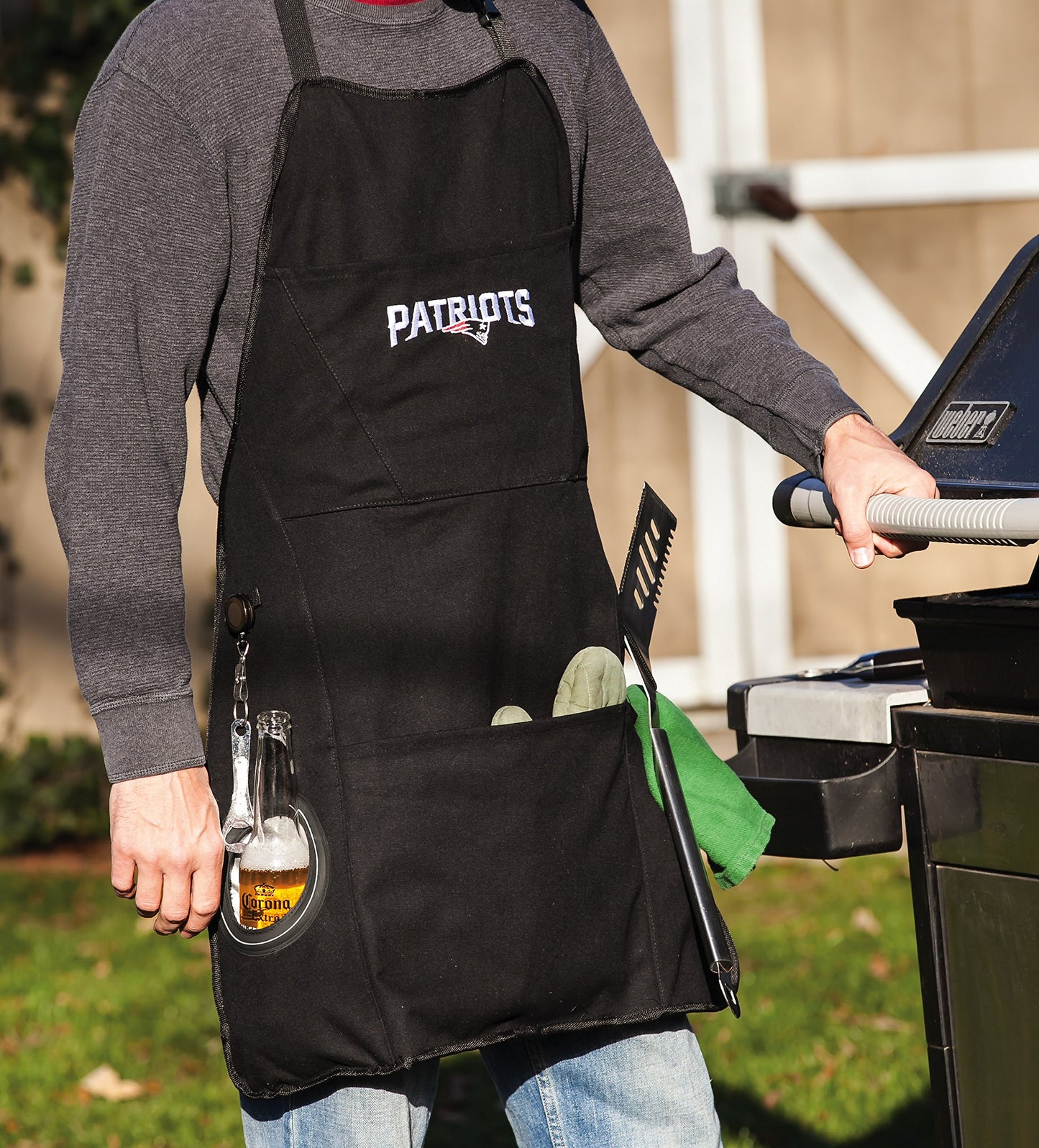 Team Sports America NFL Dallas Cowboys Ultimate Grilling Apron | Bottle Opener and Insulated Beverage Holder | Heavy Duty Durable Cotton Canvas 300 GSM | Machine Washable | Adjustable Straps
